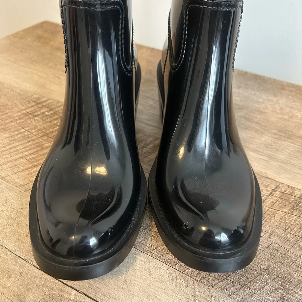 Gucci Devendra Rubber Low Heel Boot